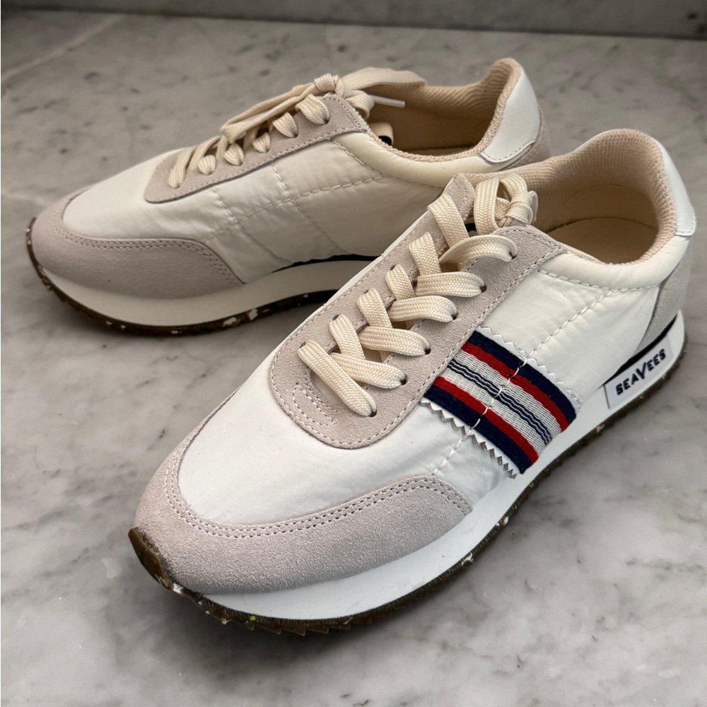 NWOT SeaVees Royal Runner in White